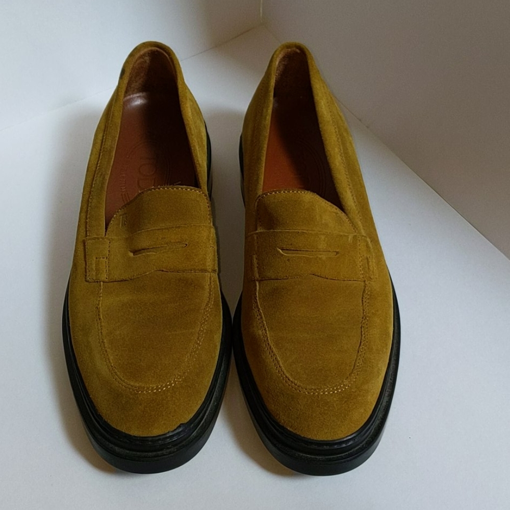 Tod's suede loafer